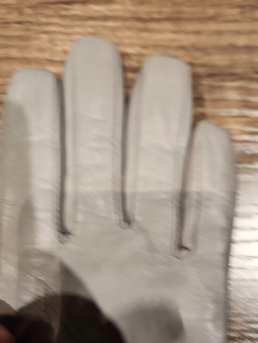 NWOT Classic Women's Lined Leather Gloves in Light Gray Sz S/M - Picture 5 of 5